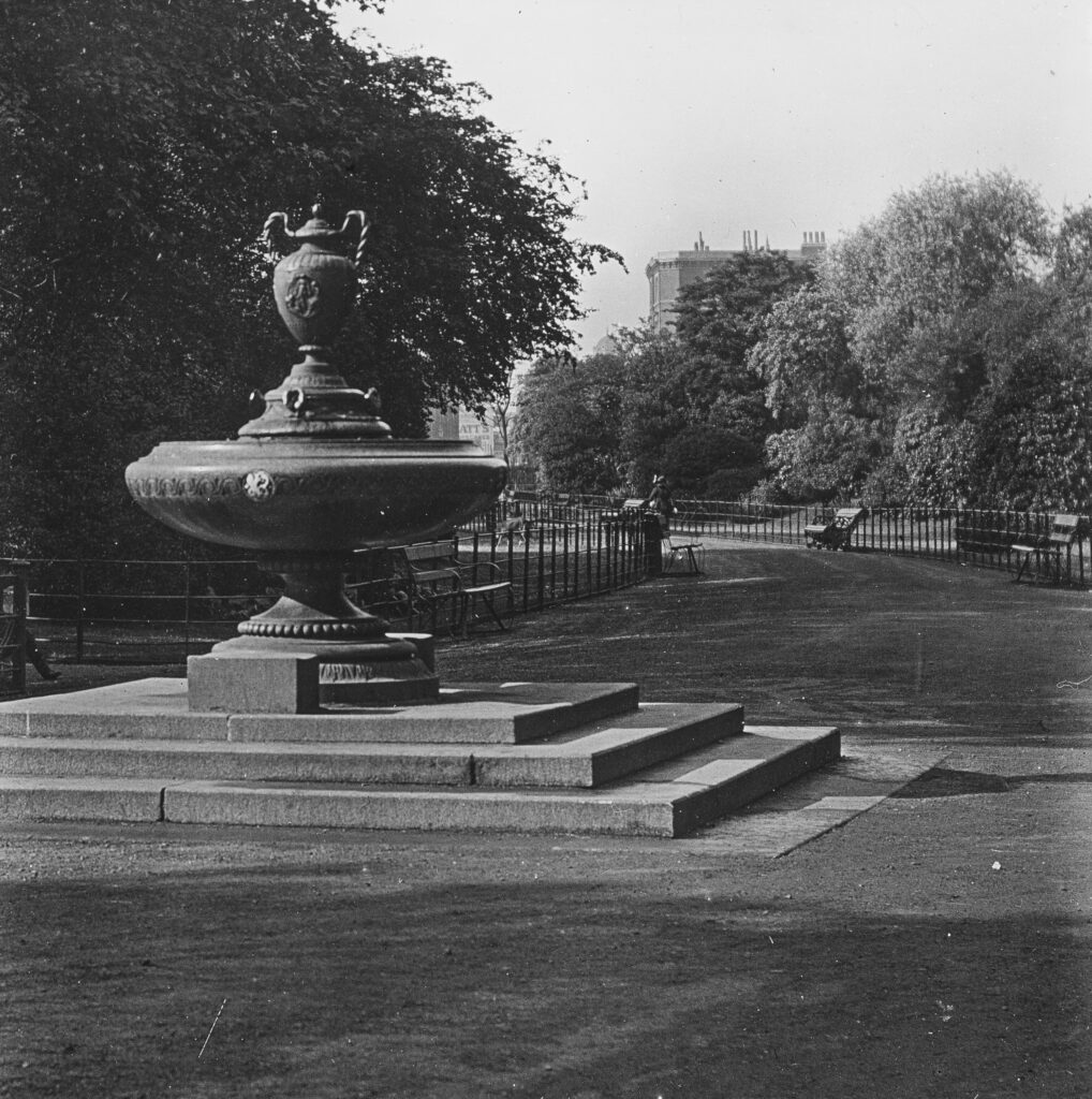 C26-Kennington-Park-fountain