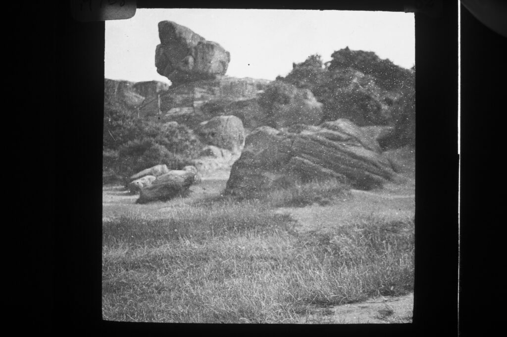 M108-Large-rocks-on-hill M108-Large-rocks-on-hill